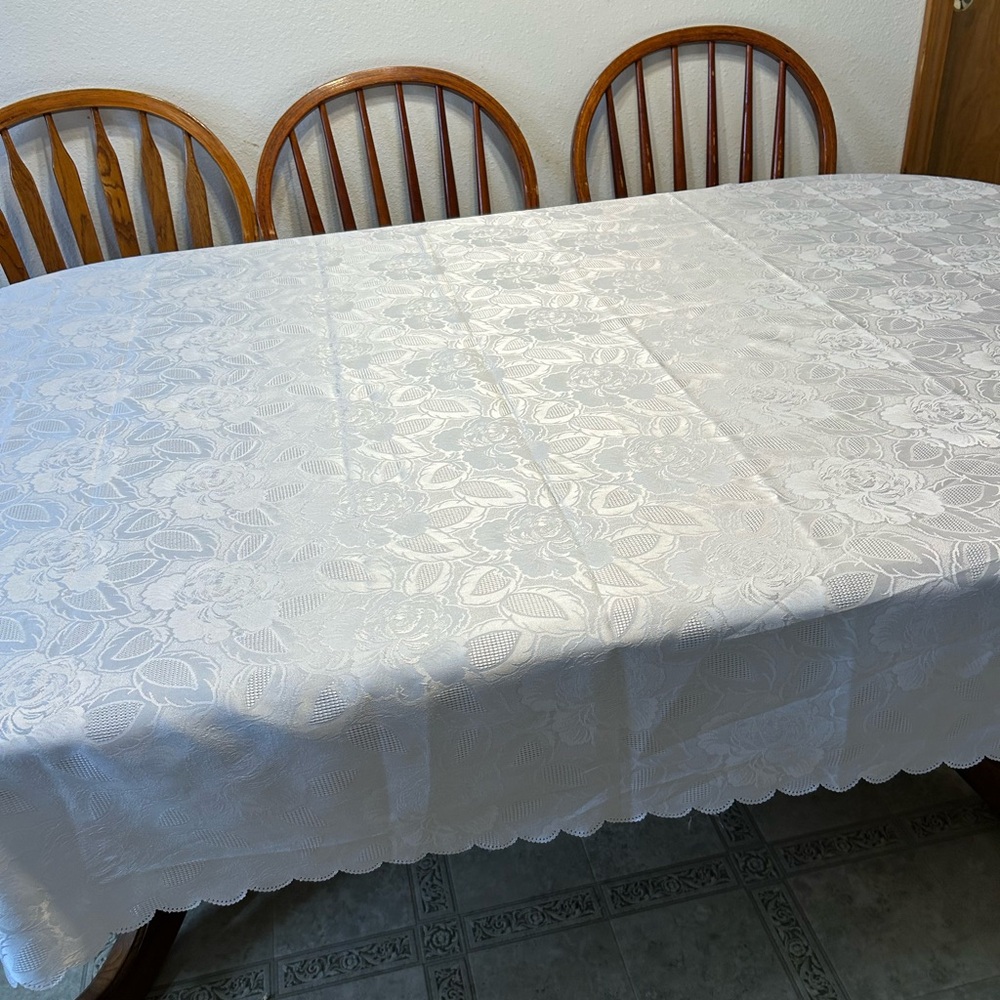Elegant Floral Tablecloth - White
